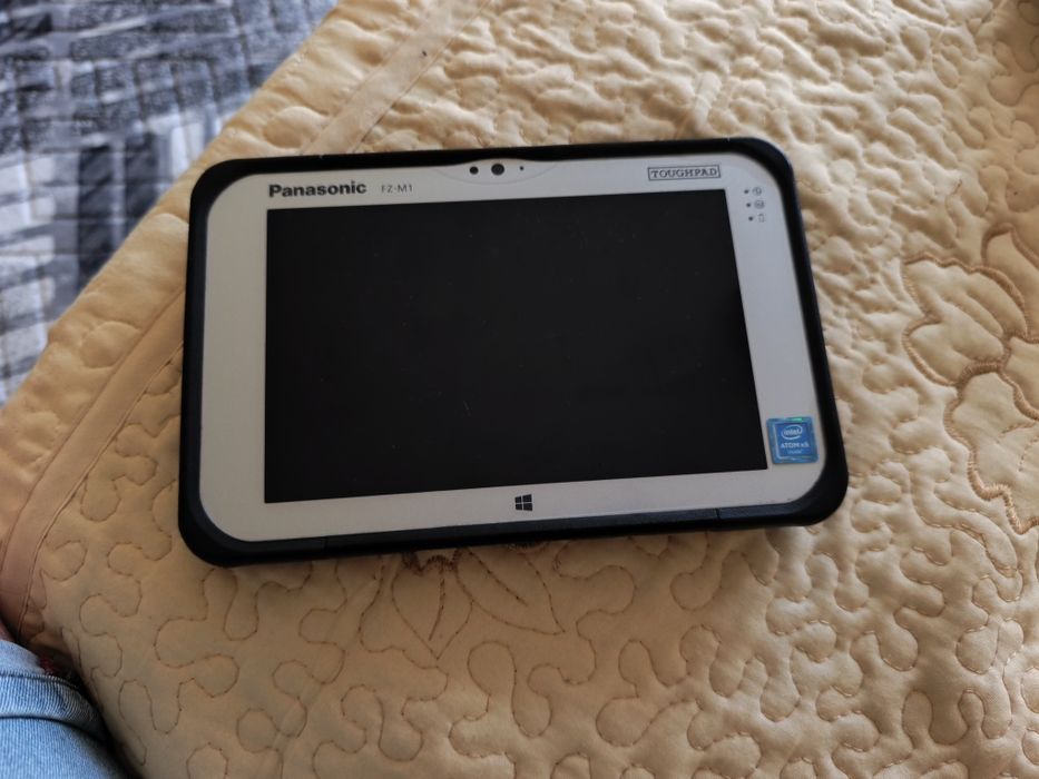 Vând tableta Panasonic