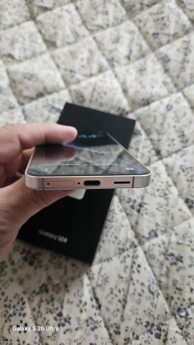 Samsung S24 Cream 128 GB Батерия на 99% Неразличим от Нов