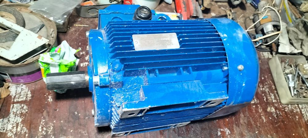 Продам электродвигатель