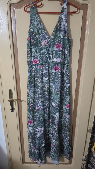 Рокля H&M с флорални мотиви