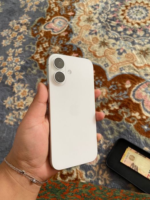 Айфон 16,128 гб,