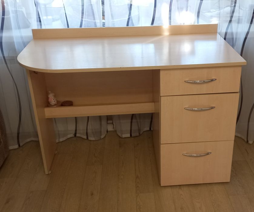 Продам компьютерный стол!