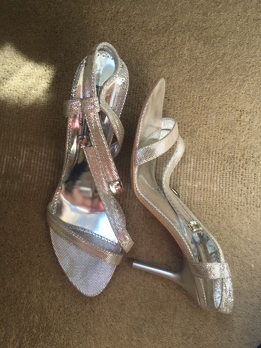 Продам шикарные босоножки