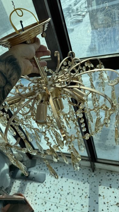 Продам люстру в хорошем состоянии