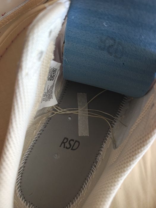 Air Jordan 1 Low x Travis Scott „Shy Pink” cu Swoosh inversat roz pal. Sunt 1.1 de înaltă calitate și materiale exact la fel ei sunt noi numărul 42,5