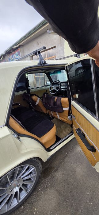 Vaz 2101 retro srochna sotiladi