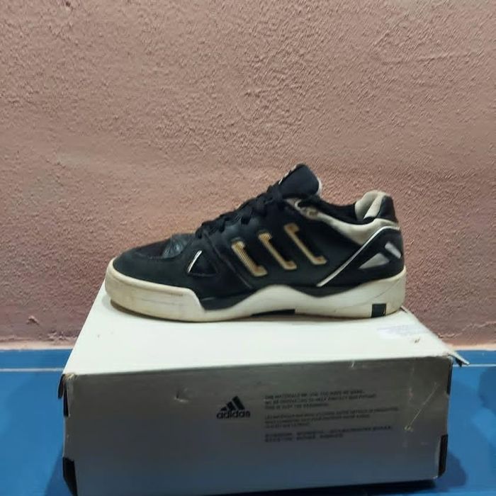 Adidași Adidas HVC 2