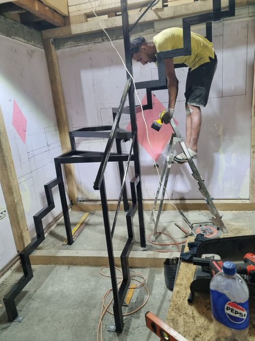 Scari zincate pe comandă