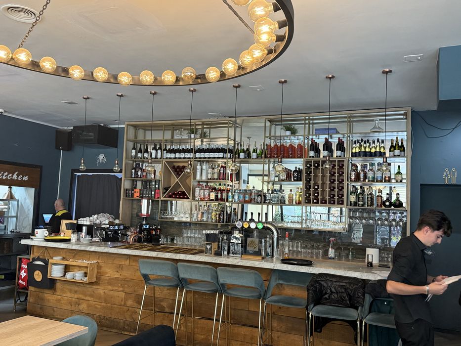 Vand  mobilier bar iluminat horec