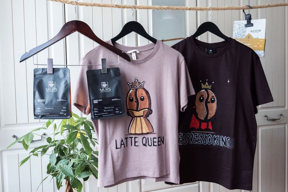 Tricouri pictate manual pentru EL și EA