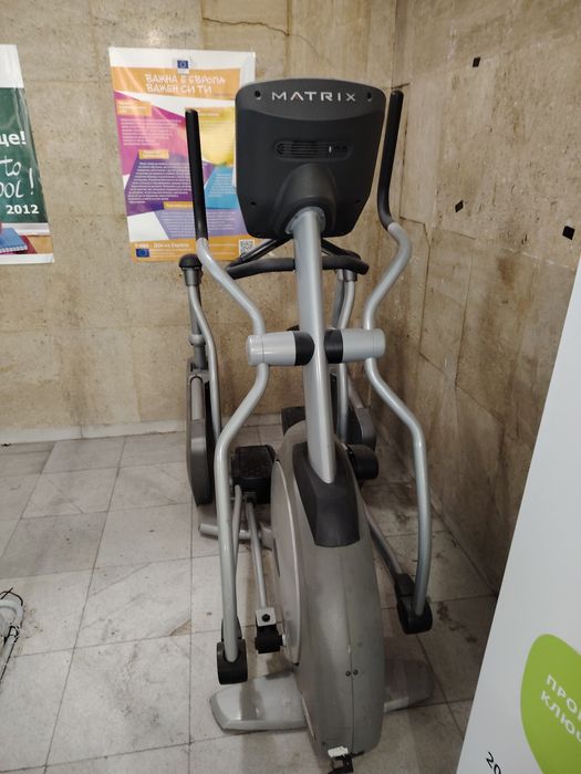 Професионален крос тренажор Matrix
