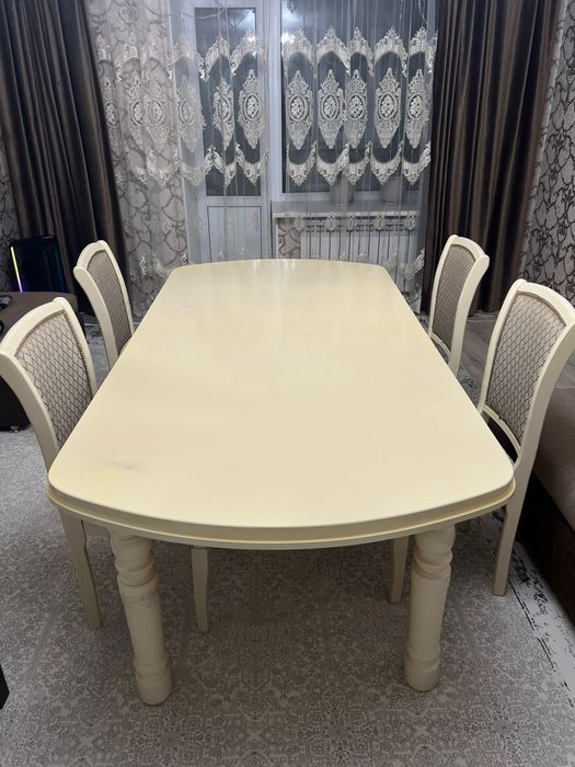 Продам стол,4 стула, в гостиную
