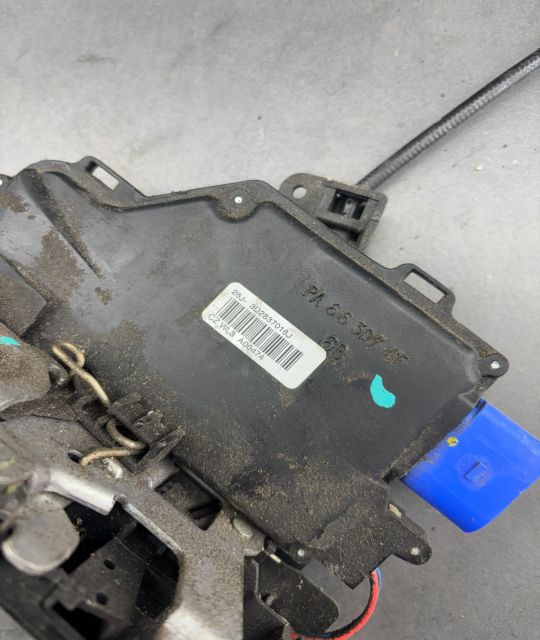 Broasca usa fata dreapta 26J 3D2837016J Volkswagen VW Touareg generat