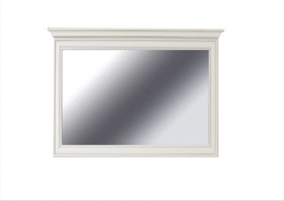 Зеркало в деревянной раме