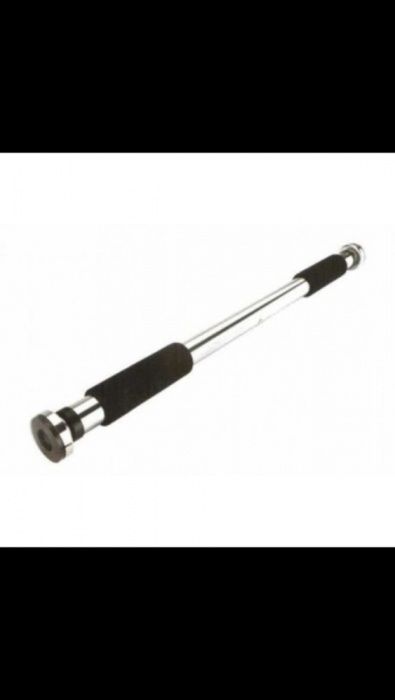 Турник между стен и двери