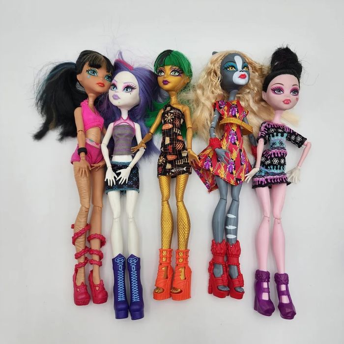 Păpuși Monster High