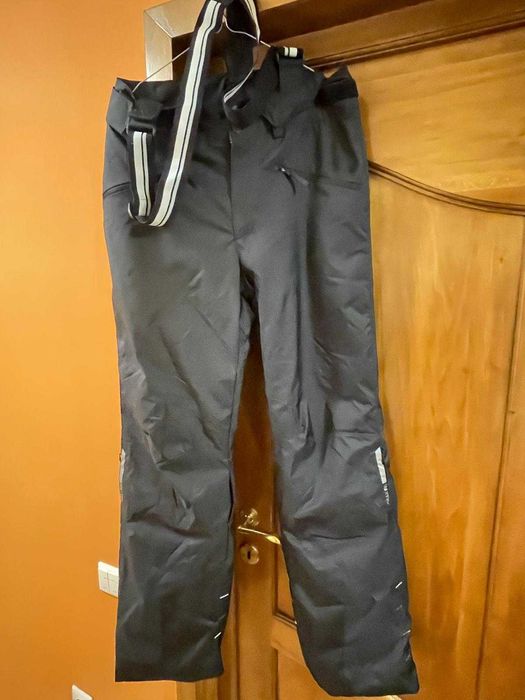 Vând pantaloni ski negri in stare perfecta