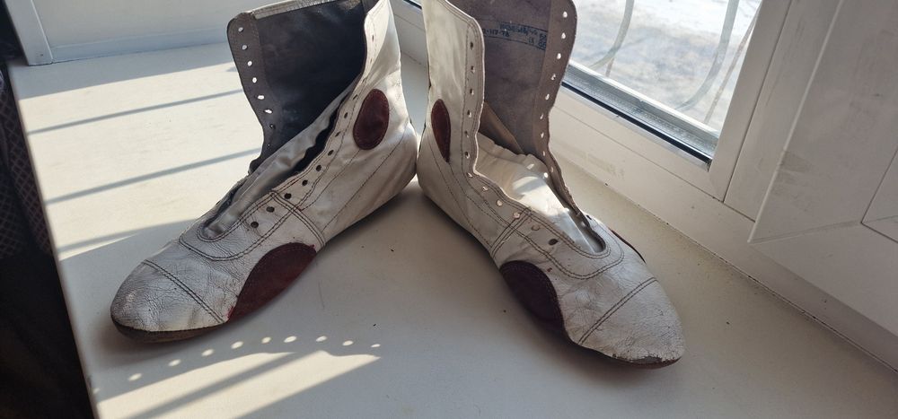 Борцовки или боксерки времен СССР.