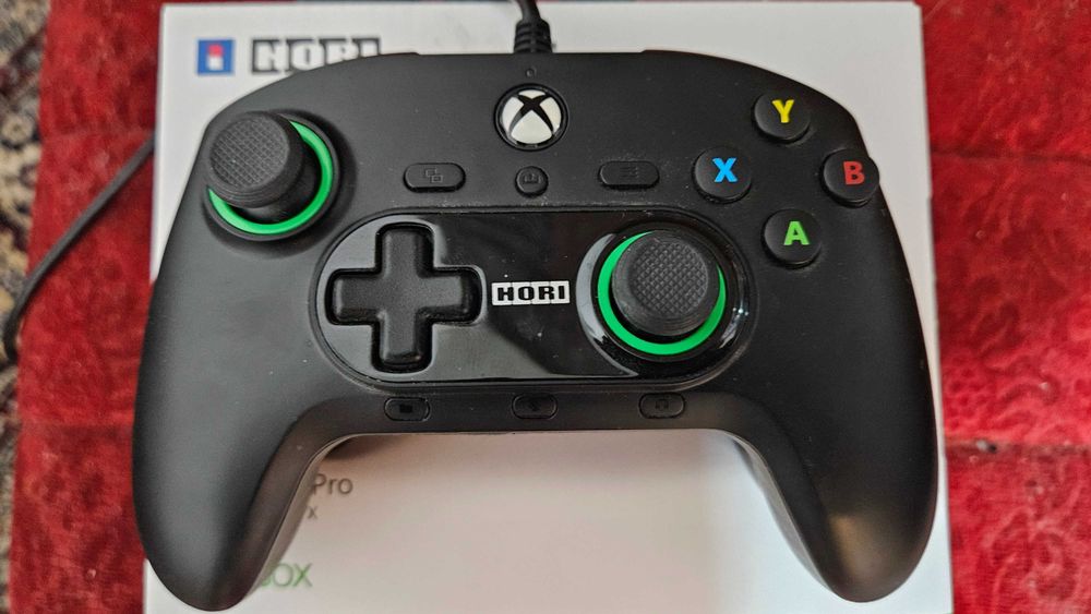 Контролер Horipad Pro (Xbox Series X/S - Xbox One)