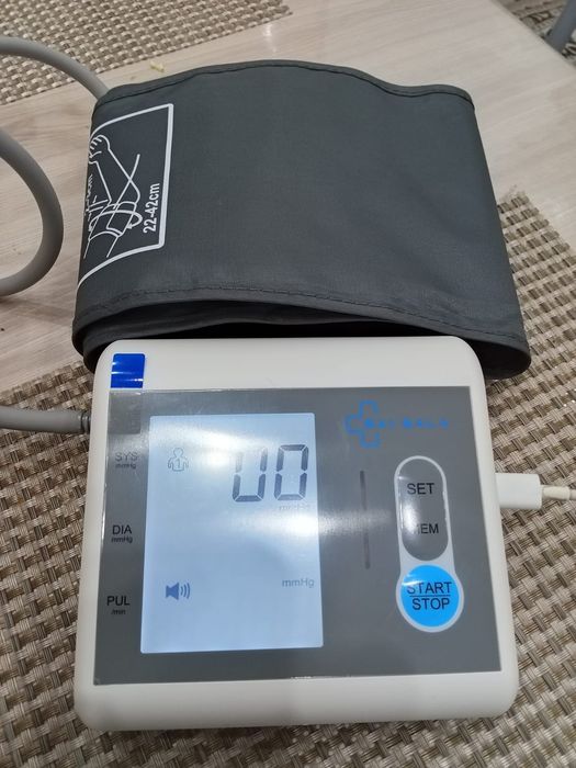 Тонометр для измерения артериального давления автомат