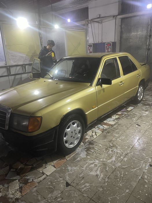 Mercedes benz E200 89год