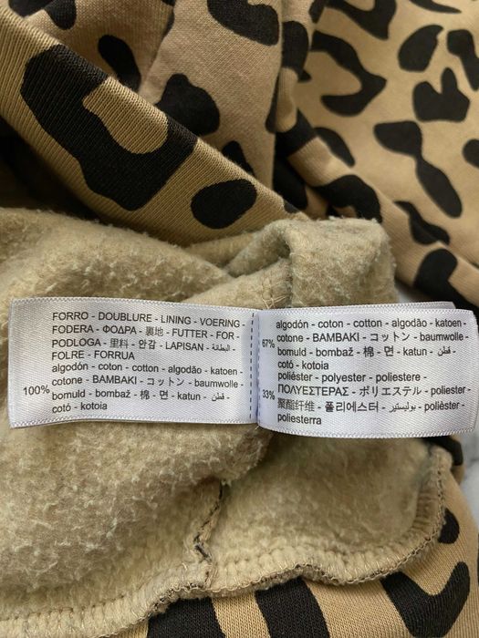 Hoodie crop Bershka, print leopard, cu glugă și fermoar, mărime XS
