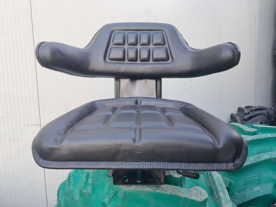 Scaun negru nou pentru tractor U-445;U-650 cu reglaj triplu si amortizor