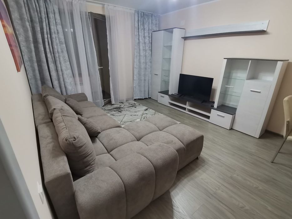 Închiriez apartament cu 3 camere Bulevardul Mihai Eminescu-blocurile tip vilă