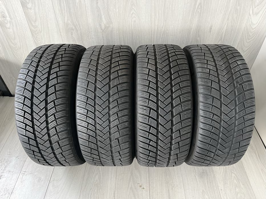 Зимни гуми 235/35/20 Vredestein