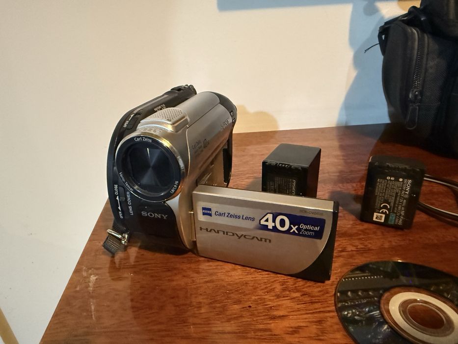 Видеокамера Sony DSR-DVD608+ фотоаппарат в подарок Skina SK222D