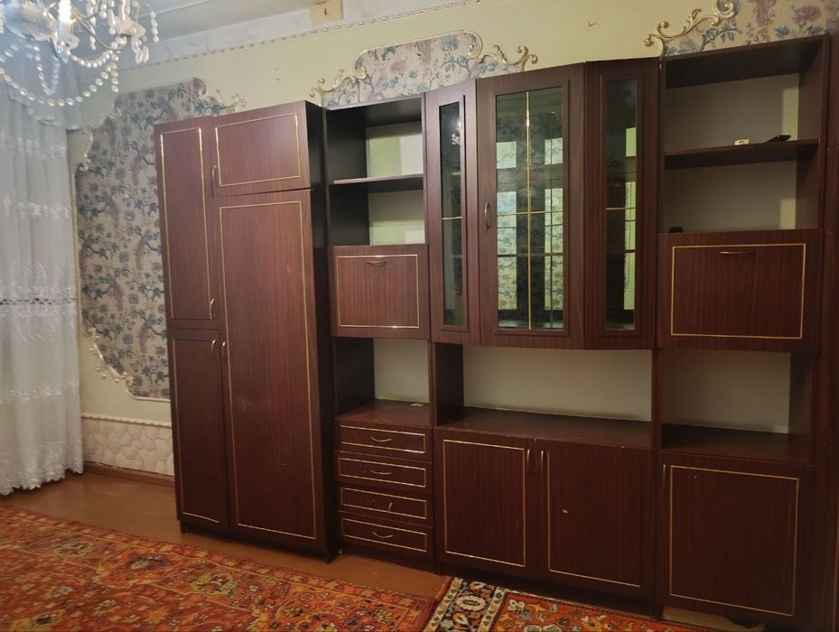 Стенка бу на Каракамише