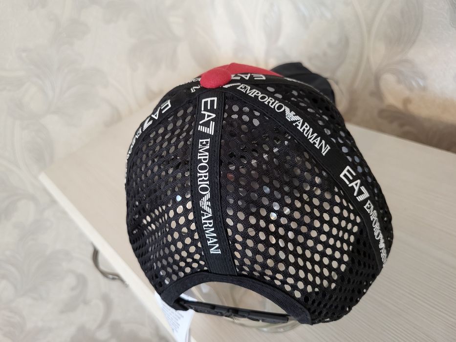 Продам кепку Armani