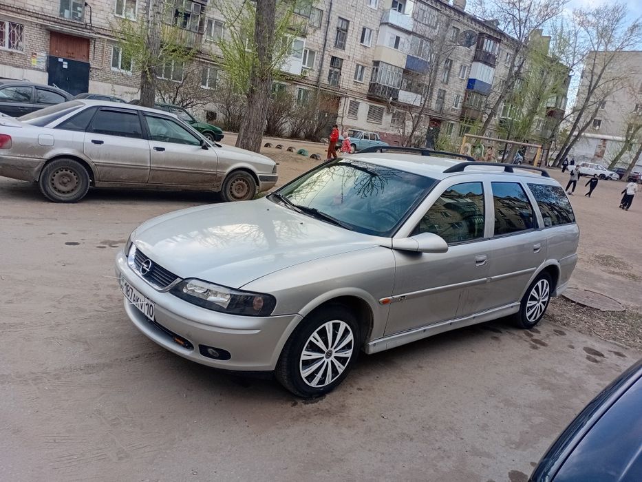Продам Вектру Б 1999