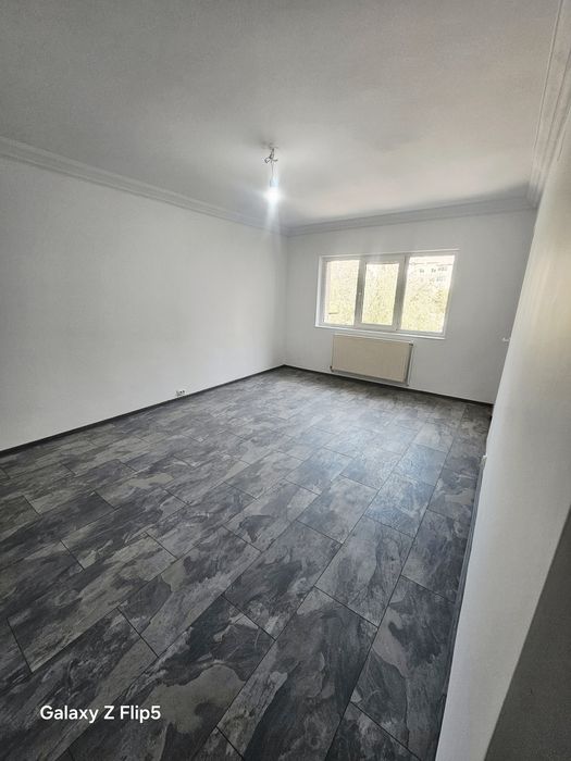 Apartament renovat cu 3 camere și 2 băi în Urziceni, Ialomița