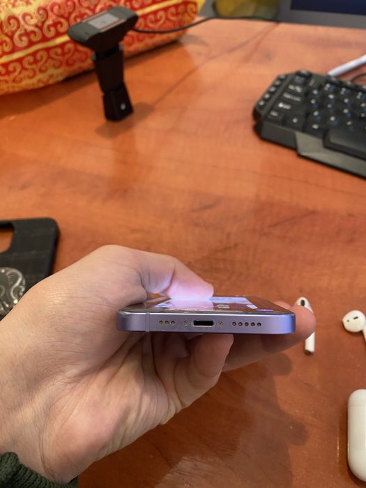 Айфон 12 64гб емкось 78%