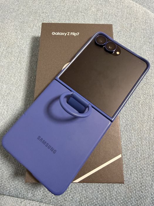 Samsung Galaxy Z Flip 7 12/512 ,неразличим от нов