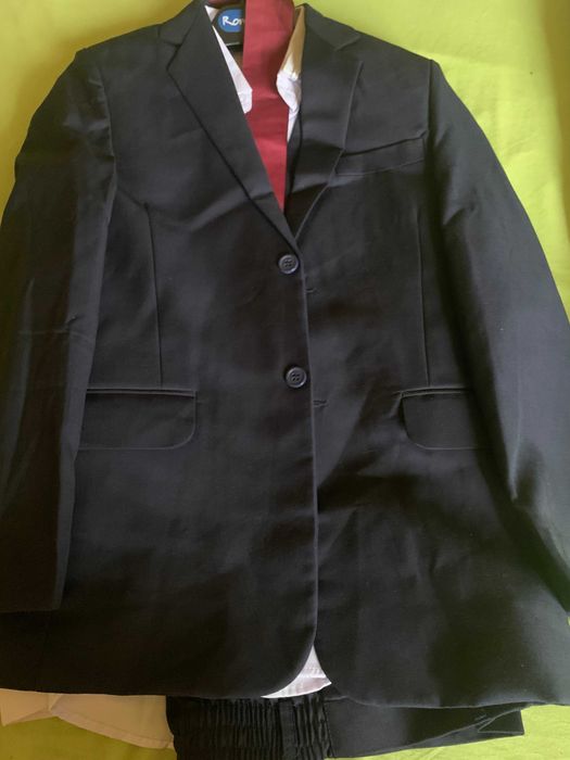 vand costum elegant pentru baieti