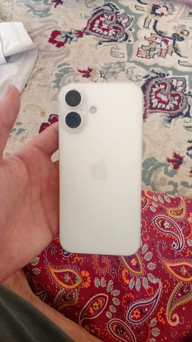 iPhone 16 продаются