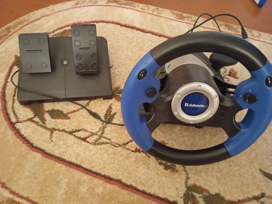 Игровой руль с педалями
