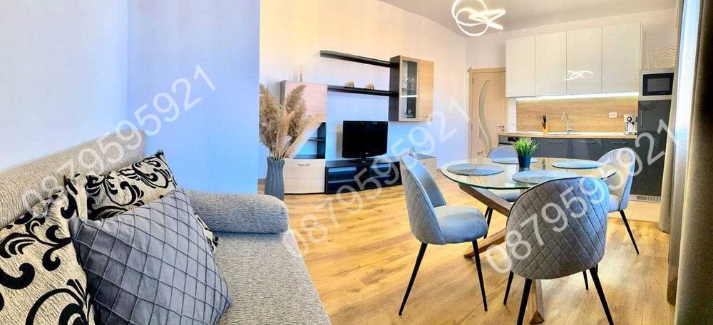 Дава се под наем Двустаен апартамент в Бургас, Център - 70 кв.м за 561 € - Снимка #3