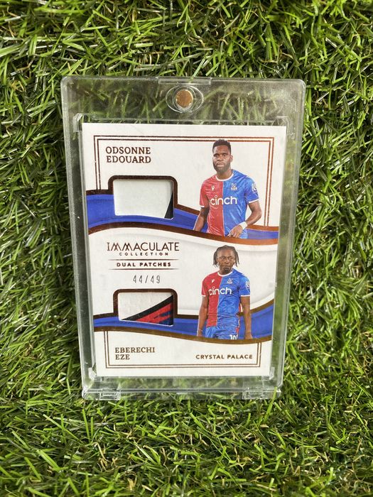 Номерирани колекционерски карти с автографи и тениски.