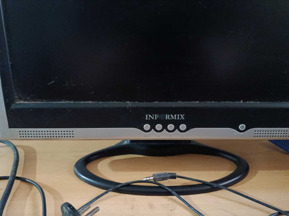 17-дюймовый LCD монитор Informix (в рабочем состоянии)