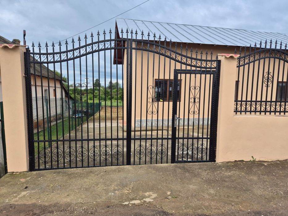 se vinde casa la cheie