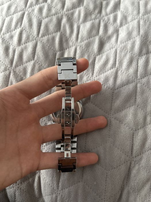 Продам кварцевые часы