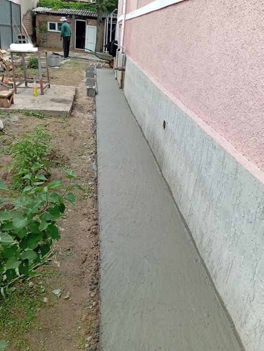 Копаем  траншеи, септик, туалет