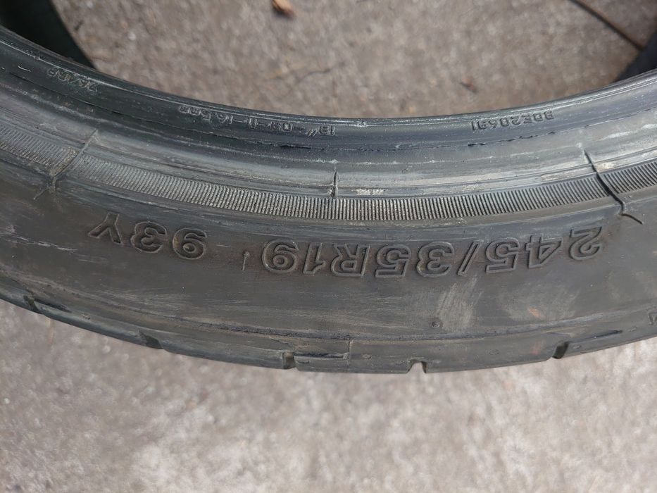 Bridgestone S001 245/35/19