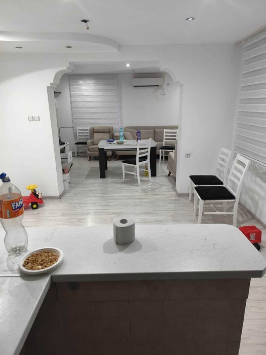 Продава се Тристаен апартамент в Разград, Център - 1000 кв.м за 64 €/кв.м - Снимка #2