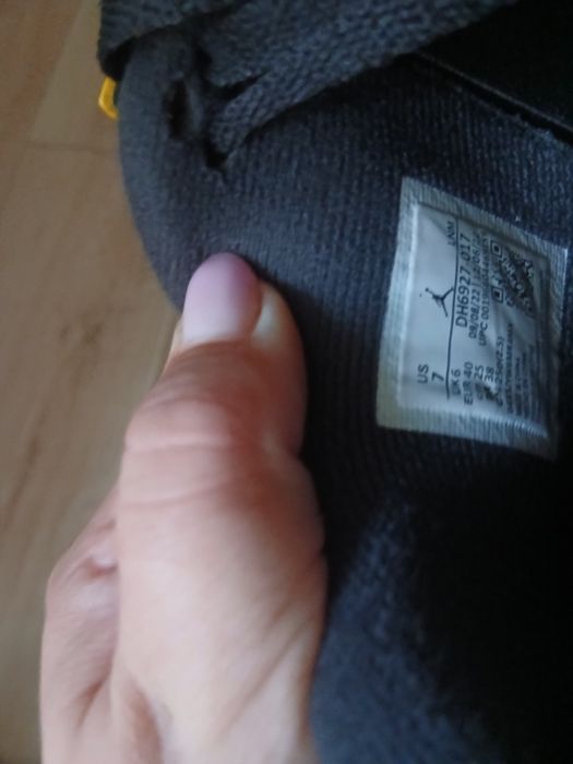Vand  jordan 4 yellow thunder marimea 40