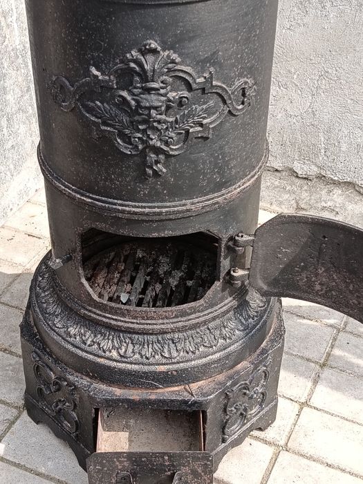Sobă veche din fontă