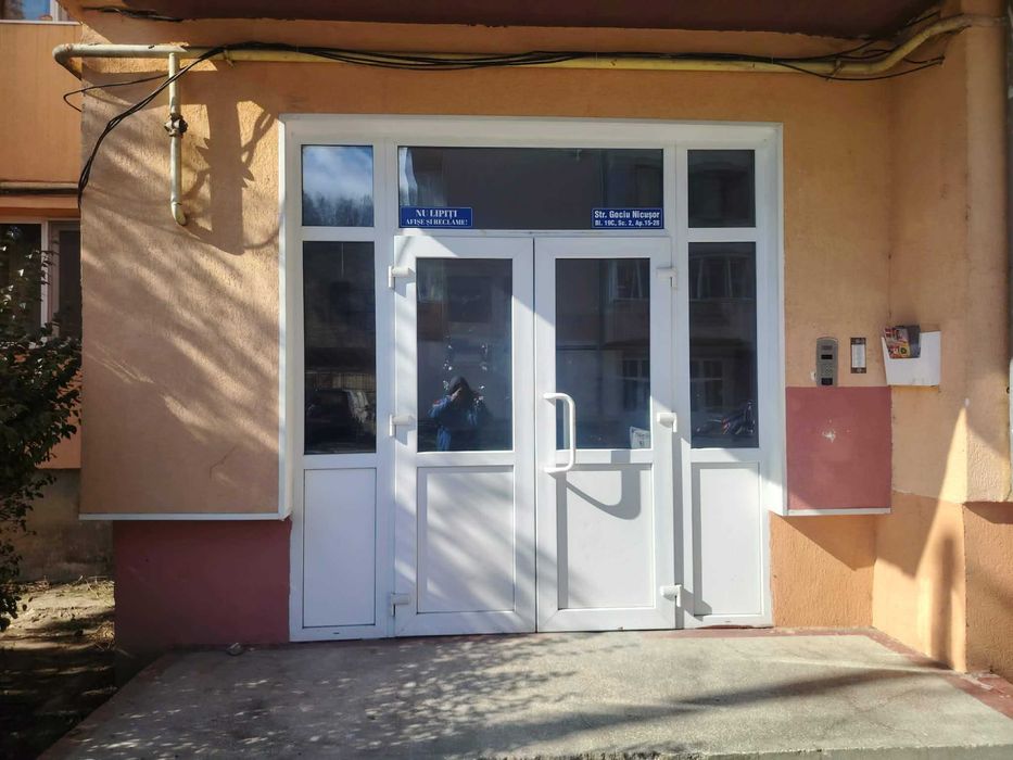 De închiriat Apartament 4 Cam.
